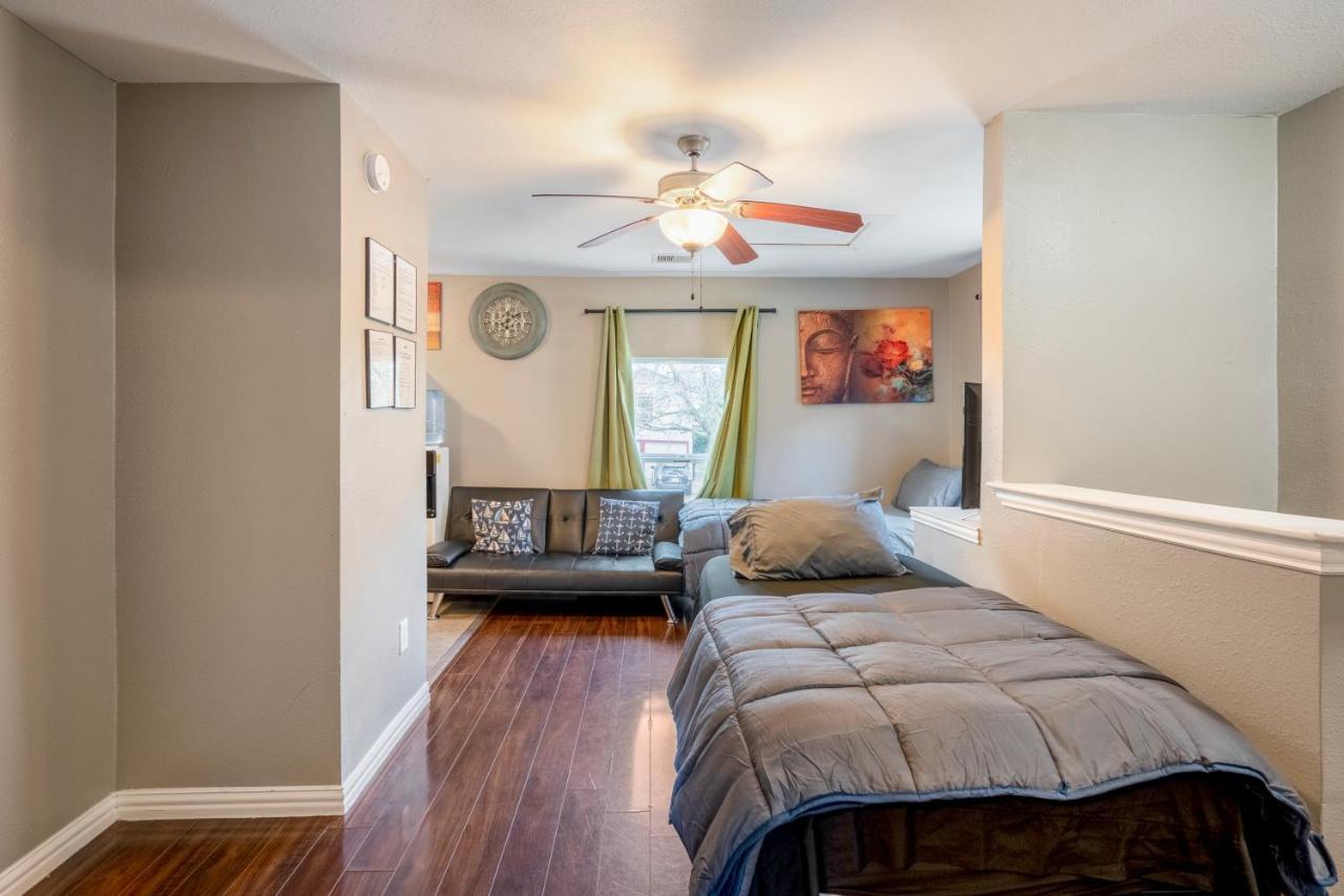 East Downtown Bungalow ヒューストン エクステリア 写真