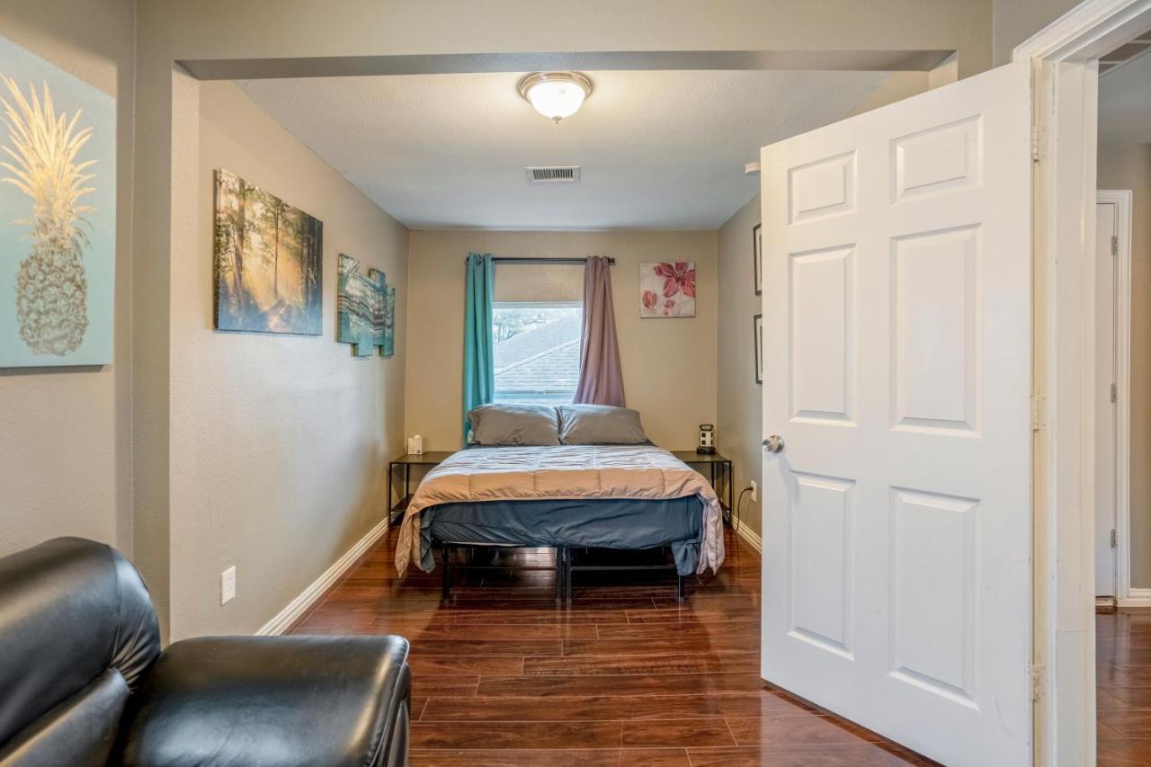 East Downtown Bungalow ヒューストン エクステリア 写真