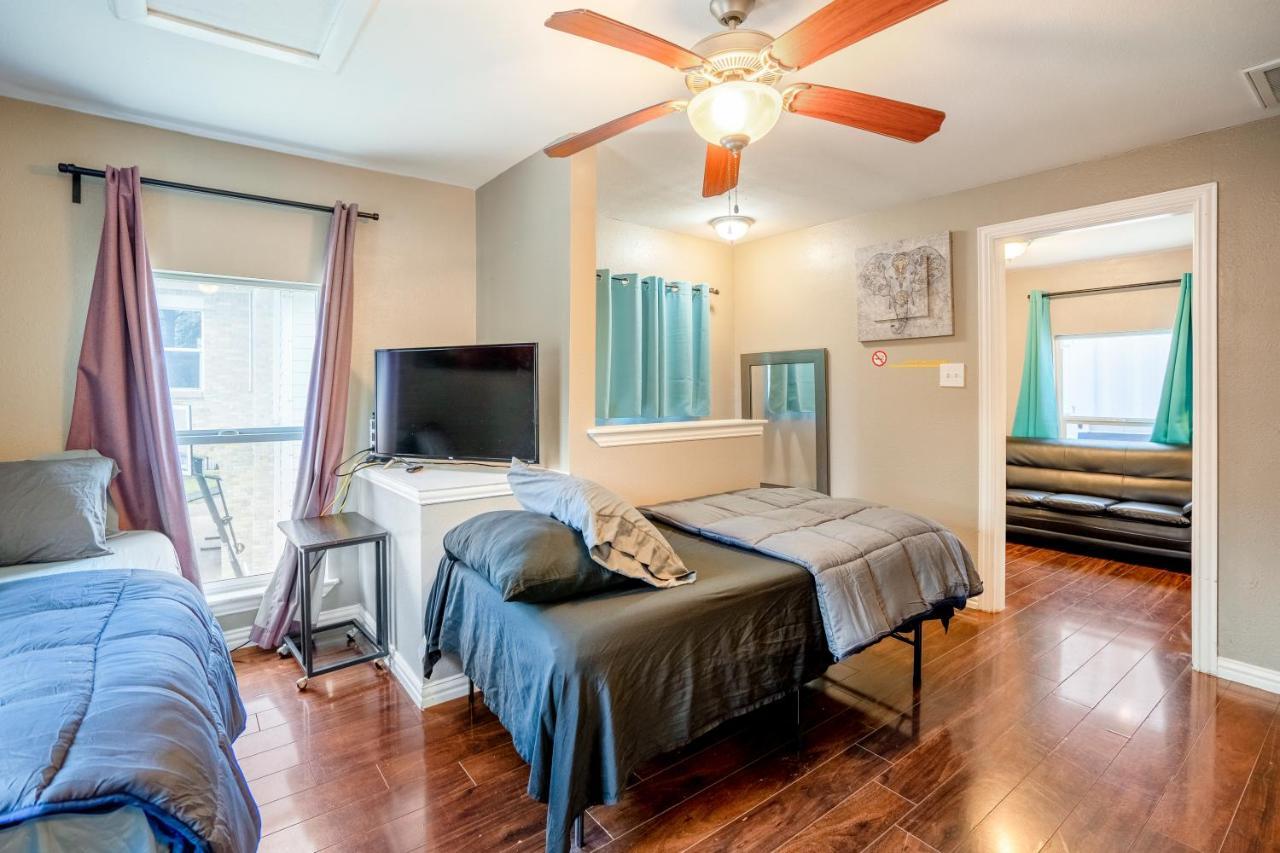 East Downtown Bungalow ヒューストン エクステリア 写真