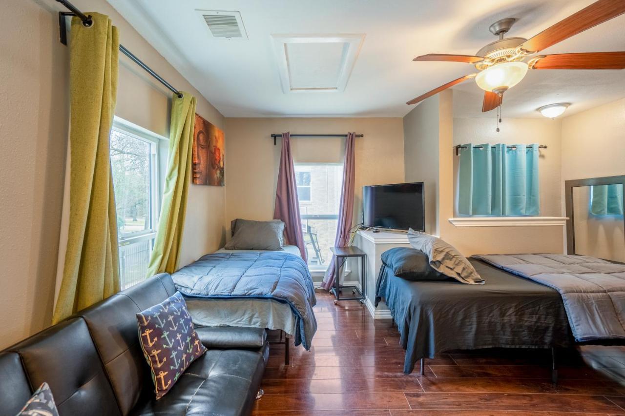 East Downtown Bungalow ヒューストン エクステリア 写真